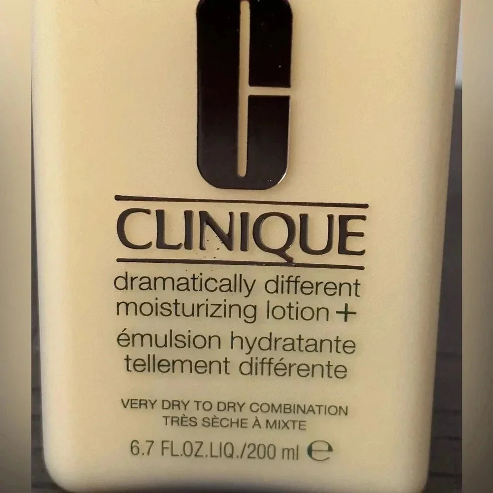 NWT $49 6.7oz Clinique Dramatically Different Moisturizing Face Lotion+Pump - Picture 6 of 9